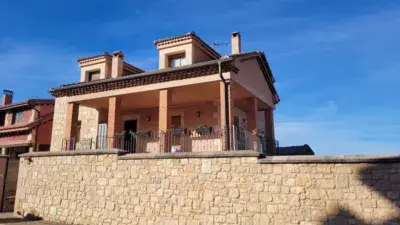 Chalet unifamiliar en alquiler en Travesía Enebral