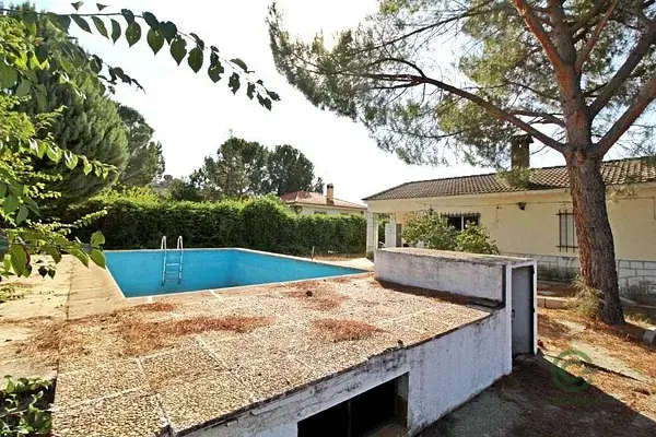 Casa en Illana Guadalajara con Jardin y Piscina para Reformar