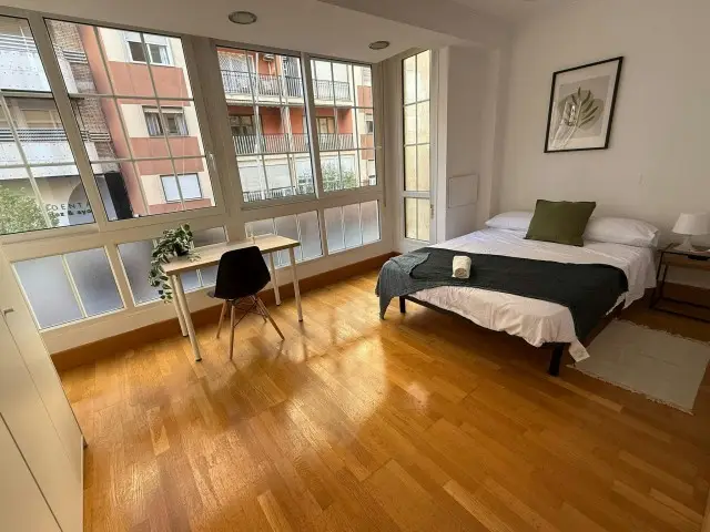 Habitacion Alquiler Almería Centro 5 Dormitorios 2 Baños