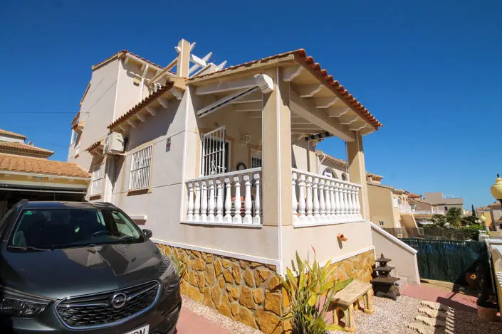 Villa 3 Dormitorios en Venta El Galan Villamartin - Incluye Coche