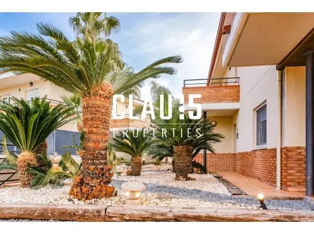 Casa En Venta En Sant Pol De Mar, A Solo 7 Minutos A Pie De La Playa
