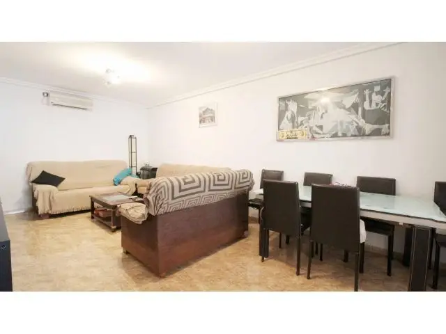 Duplex en El Parador: 4 Dormitorios, 2 Baños, Terraza y Patio