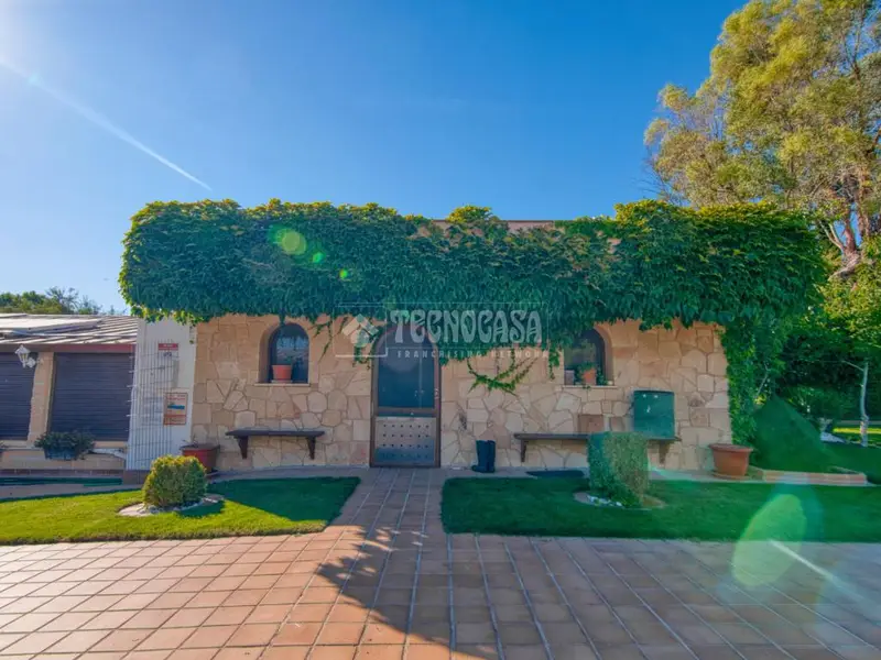 Complejo Residencial de Lujo en Venta 5 Dormitorios Piscina y 7 Apartamentos
