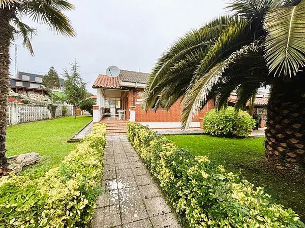 Casa en Ajo con jardín y acceso a la playa