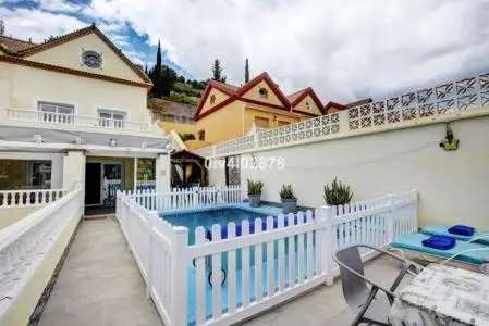 Casa en Benalmadena Costa con Piscina y Apartamento para Invitados
