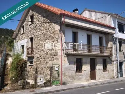 Casa de Piedra Rehabilitada en O Freixo - Outes