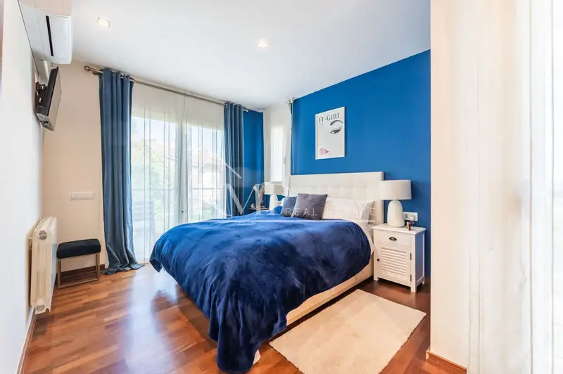 Chalet en Venta Vallromanes 275m2 Golf 4 Dormitorios Jardin Piscina