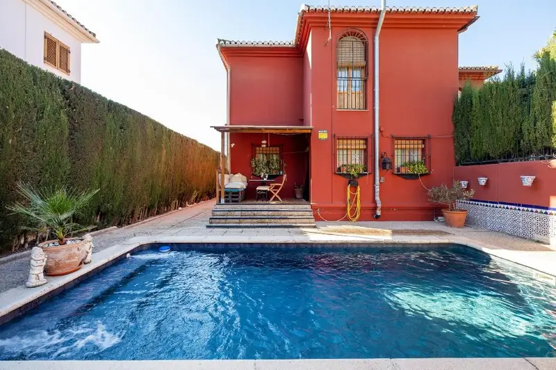 Casa en Venta Albolote con Terraza y Piscina