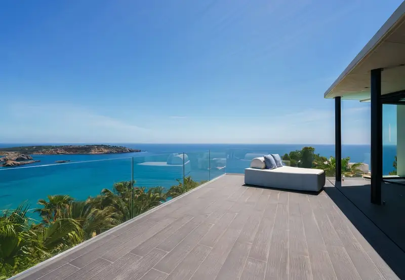 Chalet Lujoso con Piscina Infinita en Ibiza