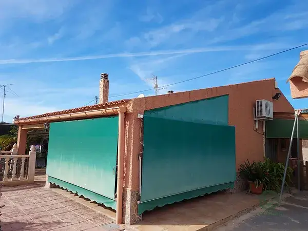 Casa en Crevillent con 2 Viviendas Piscina y Pista de Tenis