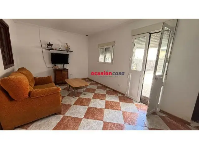Casa con Tejado Nuevo y Patio en Pe		
arroya