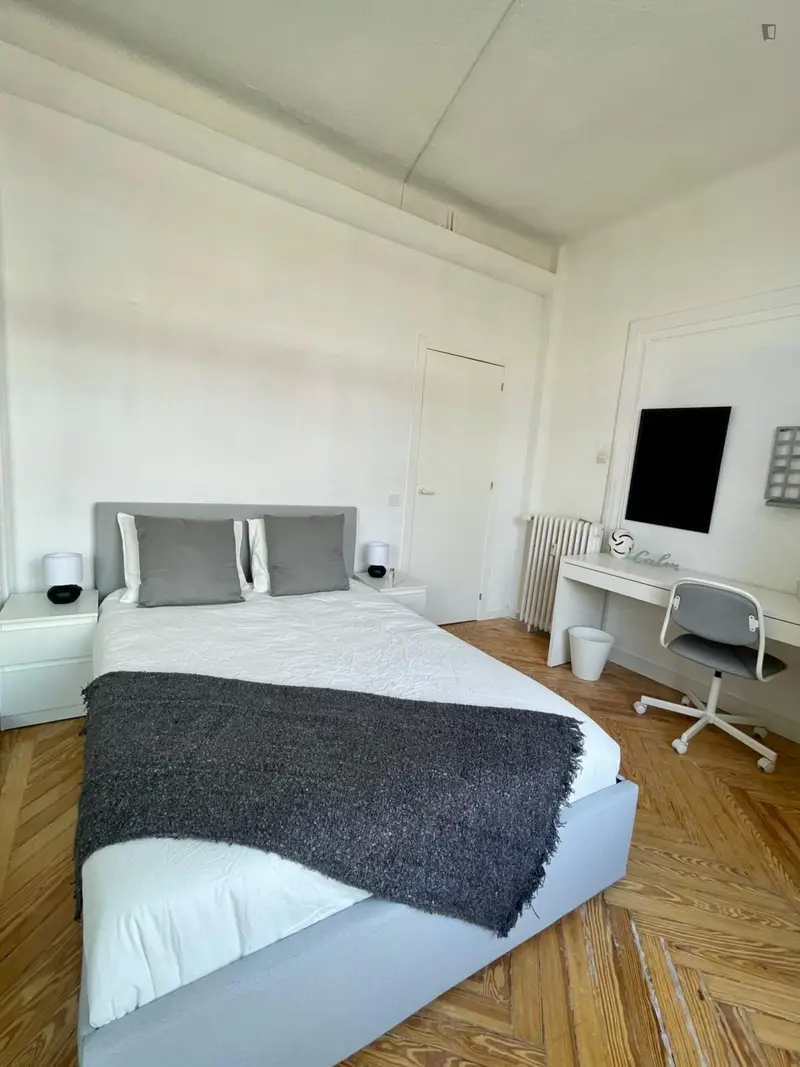 Habitacion Doble con Balcon en Piso Compartido para Jovenes en Madrid