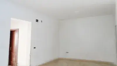 Casa en Venta en Carmona 1 Dormitorio 1 Baño 103m2
