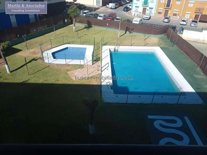 Piso VPO en venta en Dos Hermanas con piscina garaje y trastero