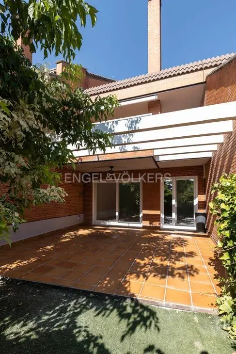 Casa Adosada en Pozuelo de Alarcon 5 Dormitorios 3 Baños