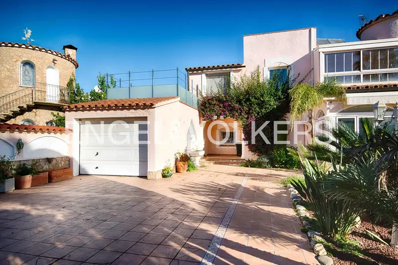 Chalet con Piscina y Sauna en Empuriabrava