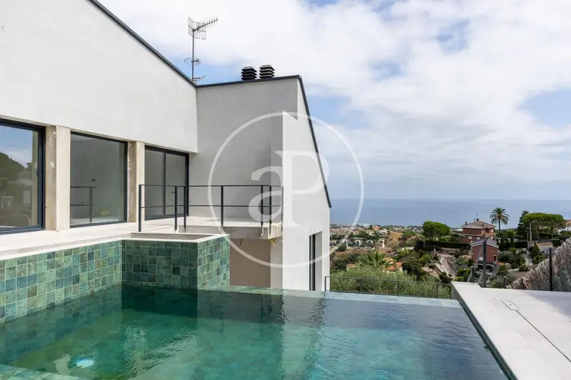 Chalet de Lujo en Alella con Vistas al Mar