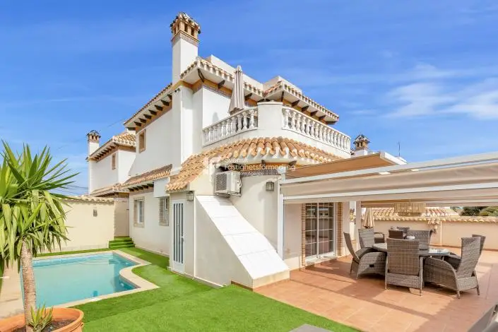 Villa de 5 Dormitorios en Venta