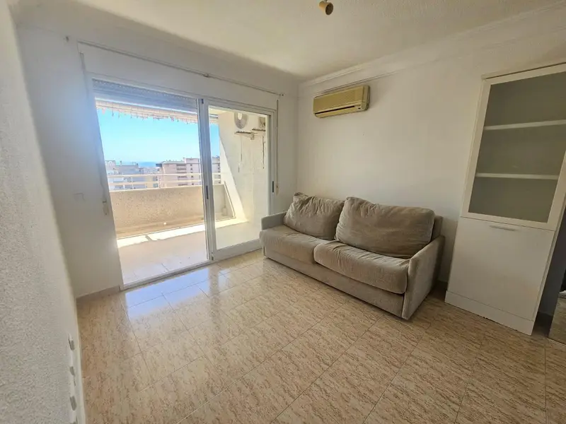 Piso en Cala Villajoyosa con Piscina y Terraza Cerca de la Playa