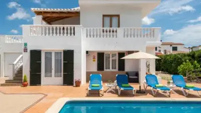 Villa en Cala Blanca Menorca con Piscina Privada y Vistas al Mar
