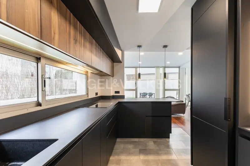 Casa en Nueva Santa Bárbara Godella con Piscina Privada