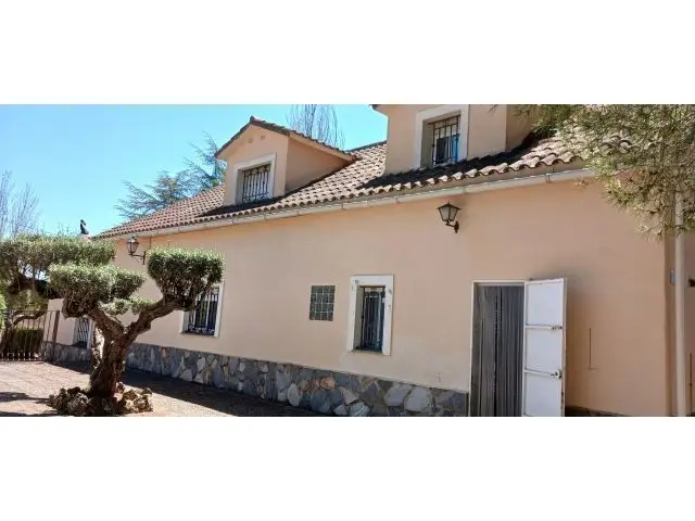 Chalet en Venta Gayanes 452m2 con Piscina