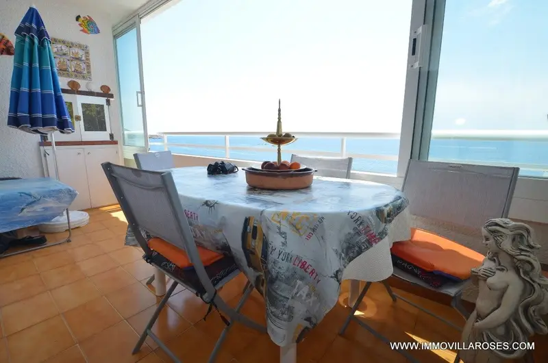 Apartamento 2 habitaciones Roses Costa Brava Vistas al Mar Parking Piscina
