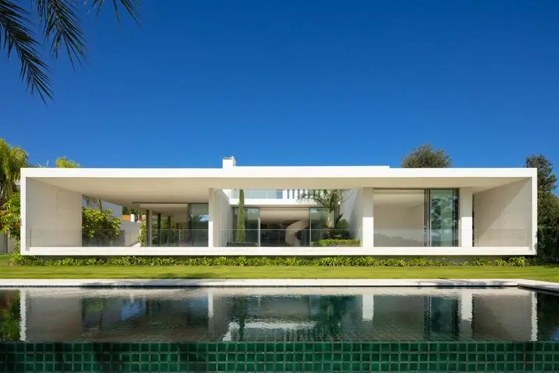 Villa de Lujo en Casares con Vistas al Mar y al Golf