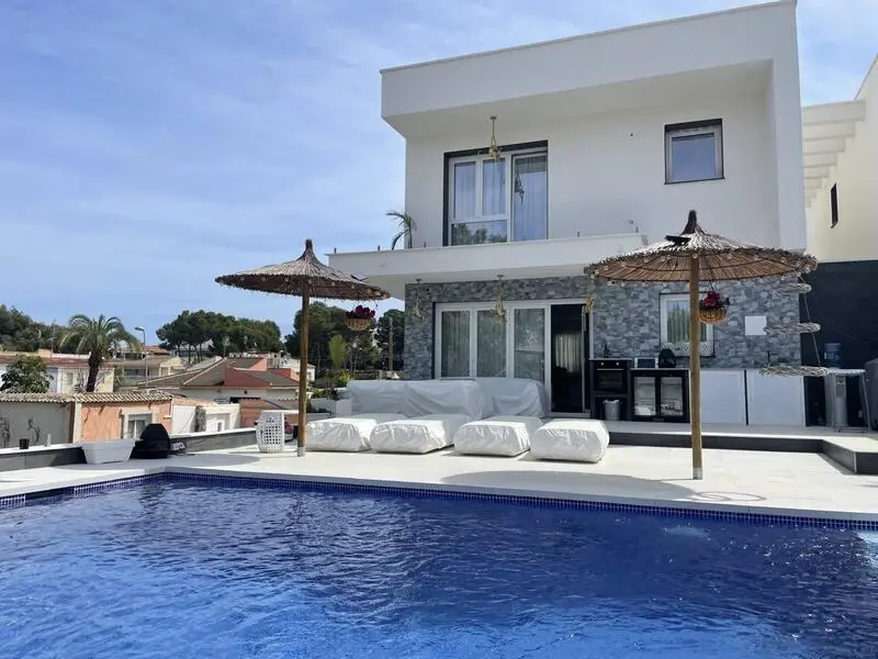 Villa 4 Dormitorios Los Balcones Alicante