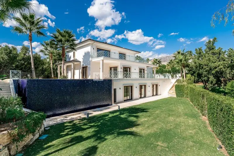 Villa de 6 Dormitorios en Nueva Andalucía