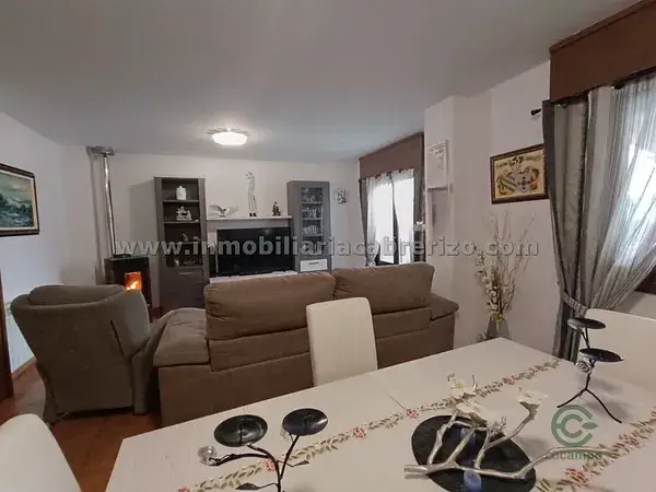 Adosado en Sojuela con 4 Dormitorios y Terraza de 50m2