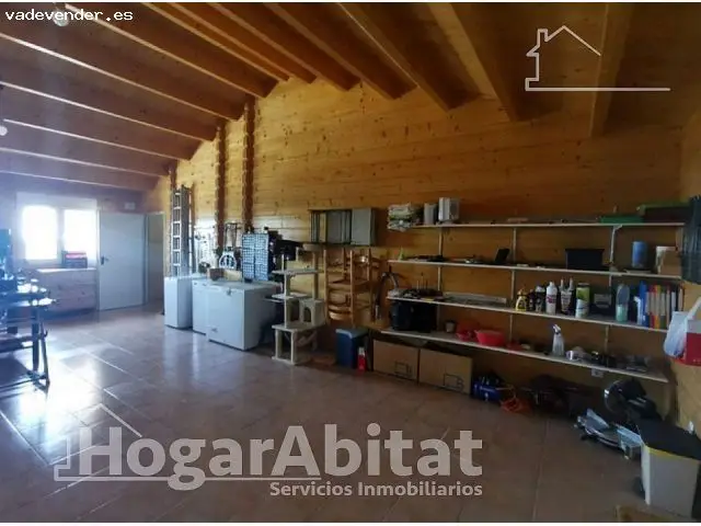 Chalet Seminuevo con Gran Terreno y Garaje