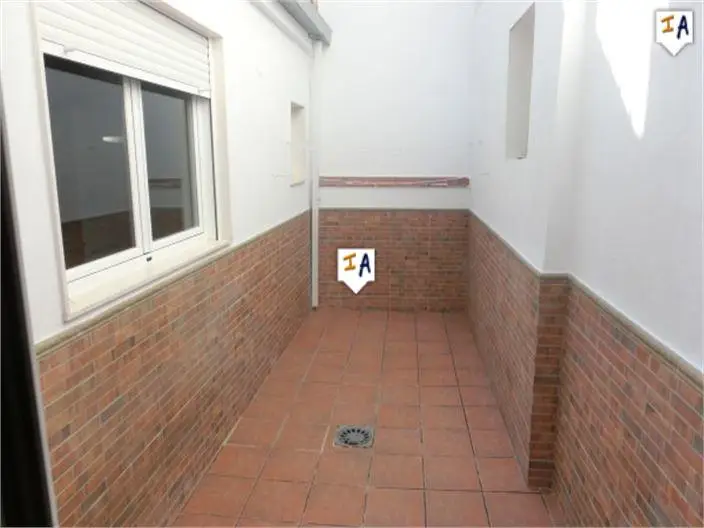 Casa Adosada en Alcalá la Real cerca de Parques y Tiendas
