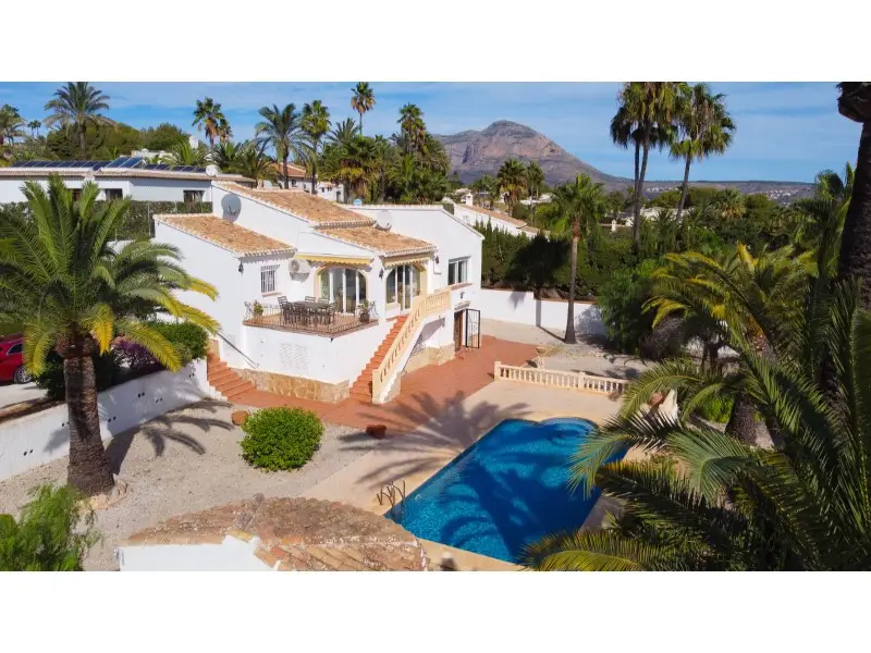 Villa en Venta en Javea con Calefaccion y Piscina - Ref P1128