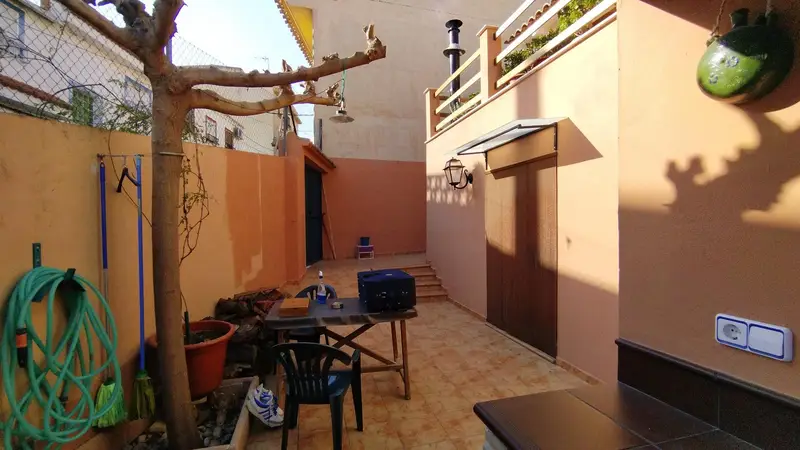 Casa en Venta en Valentin Calasparra con Garaje y Patio