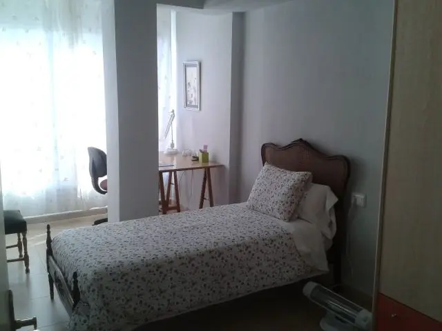 Habitacion amueblada Murcia estudiantes cerca estacion tren