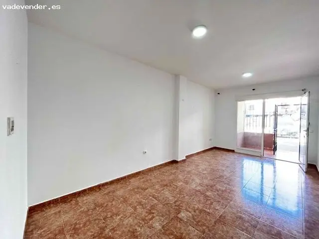 Apartamento en Garrucha con Acceso Privado a Terraza