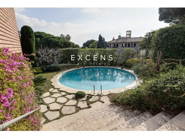 Casa en Pedralbes a Reformar con Jardin y Piscina