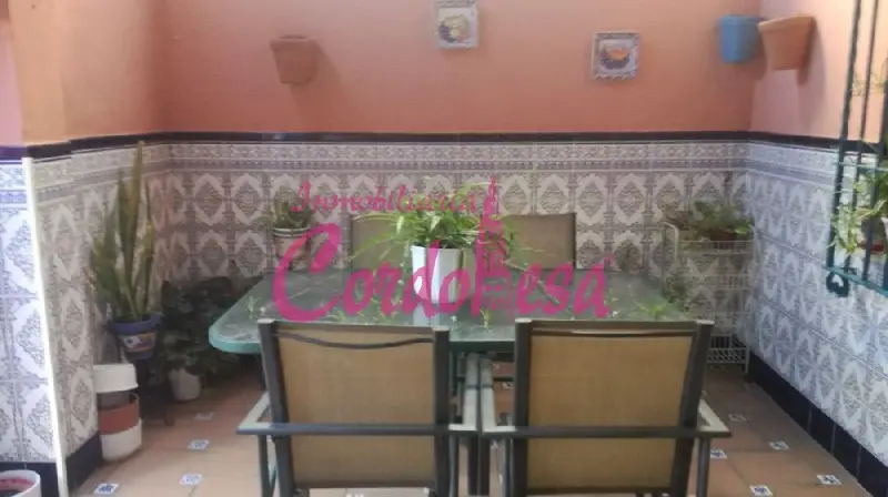 Venta Casa con Patio en Zoco Cordoba 4 Dormitorios 2 Baños