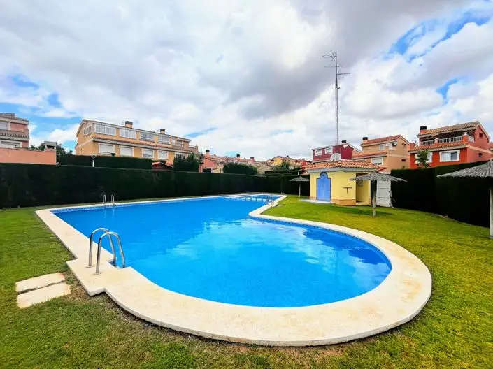 Villa en Venta Moncada 3 Dormitorios 3 Baños Jardin Piscina