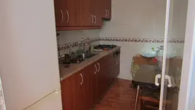 Casa en venta en Corral de Calatrava: 4 dormitorios, patio y piscina