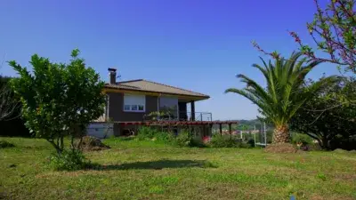 Casa en Cantabria con 2 Apartamentos, Garaje y Vistas Impresionantes