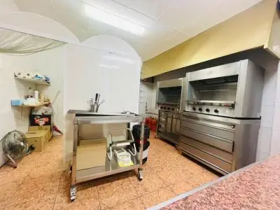 Vivienda Versátil: 2 Plantas, Ideal Emprendedores y Familias
