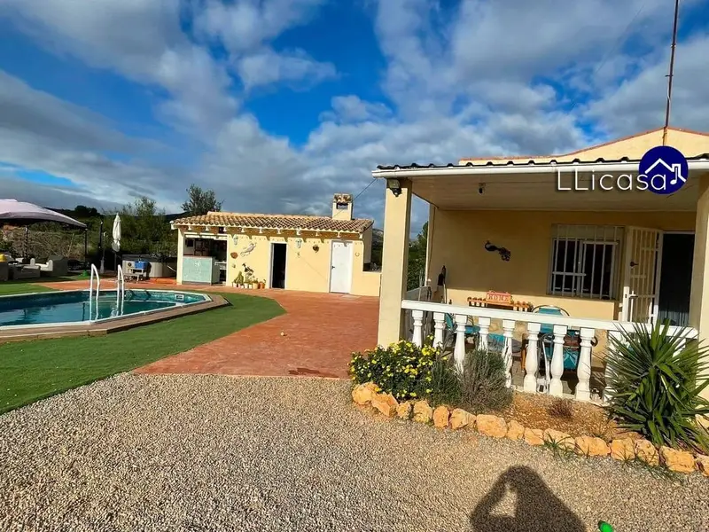 Chalet en Pedralba con Piscina y Mobil-Home