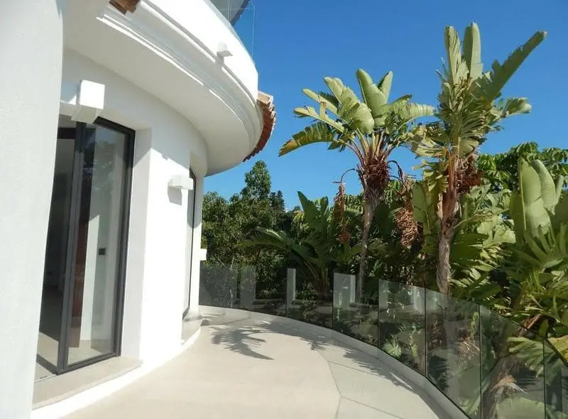 Chalet en Marbella con Vistas Panorámicas y Piscina