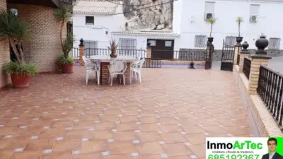Casa en Illora con Patio y Cochera Grande