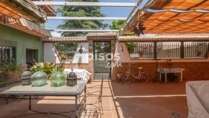 Casa Adosada en Belicena con Garaje y Patio