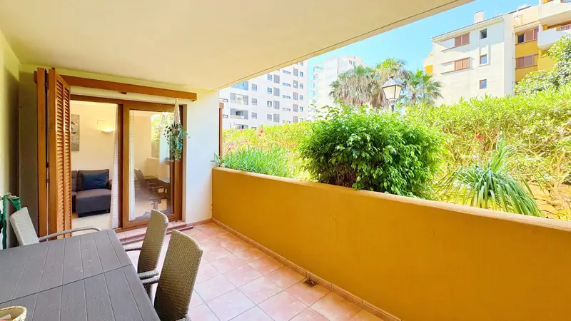 Apartamento en Punta Prima Torrevieja con Piscina y Seguridad 24h