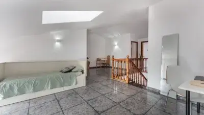 Casa Adosada en Venta 5 Dormitorios 2 Baños Garaje