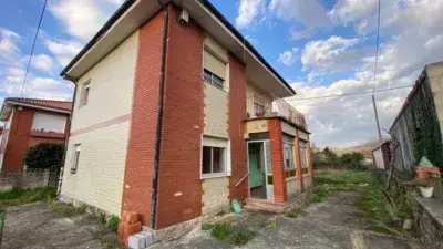 Casa en venta Los Corrales de Buelna para reformar